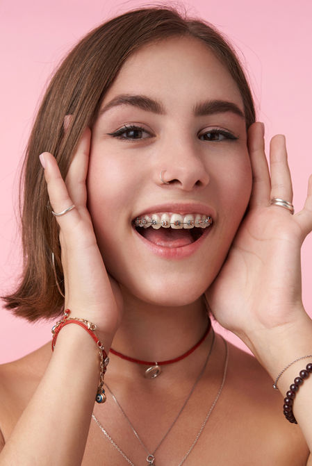 L'Ortodonzia ha come obiettivo quello di correggere la posizione alterata dei denti e risolvere problematiche di tipo estetico e funzionale.
Affidati Dent Studio Dentistico Villanova di Guidonia