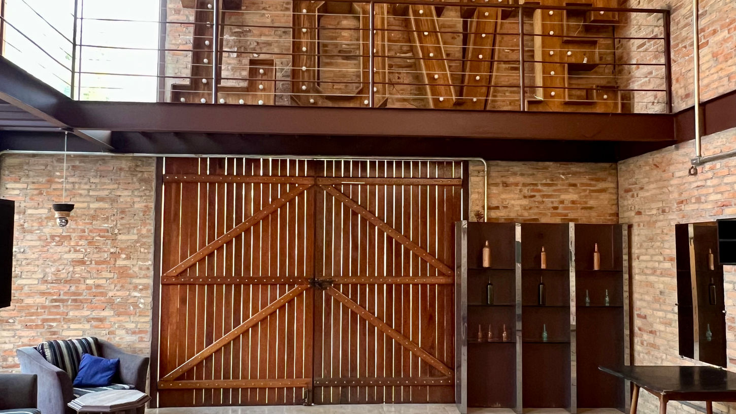 hotel privativo, exclusivo, locação, alugue, aluguel, reserva, eventos, casamentos, corporativo, workshops, palestras, retiros, residencias, residencias artisticas, exclusivo, hospedagem, paraquedismo, balonismo, hotel, boituva, SP, São Paulo, lago, festa de empresa, festa, comemoração, conferências, aniversários, bodas, batizados, passeio, passeio de balão, paraquedismo, boituva,
Sauna seca
Sauna umida
Deck de madeira com hidromassagem
Sala de massagem