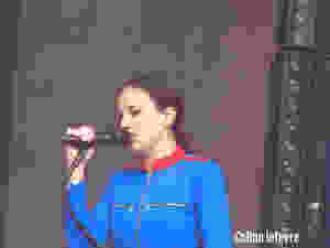 Jain au Lolla paris crédit Coline Lefevre