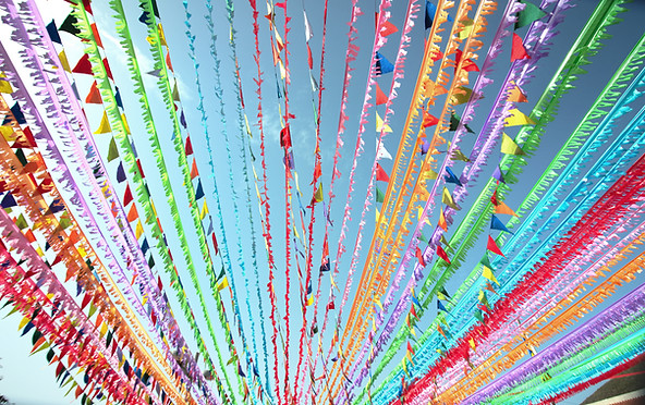 Bunte Festgirlande