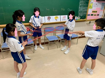 學生們一起進行團體活動
