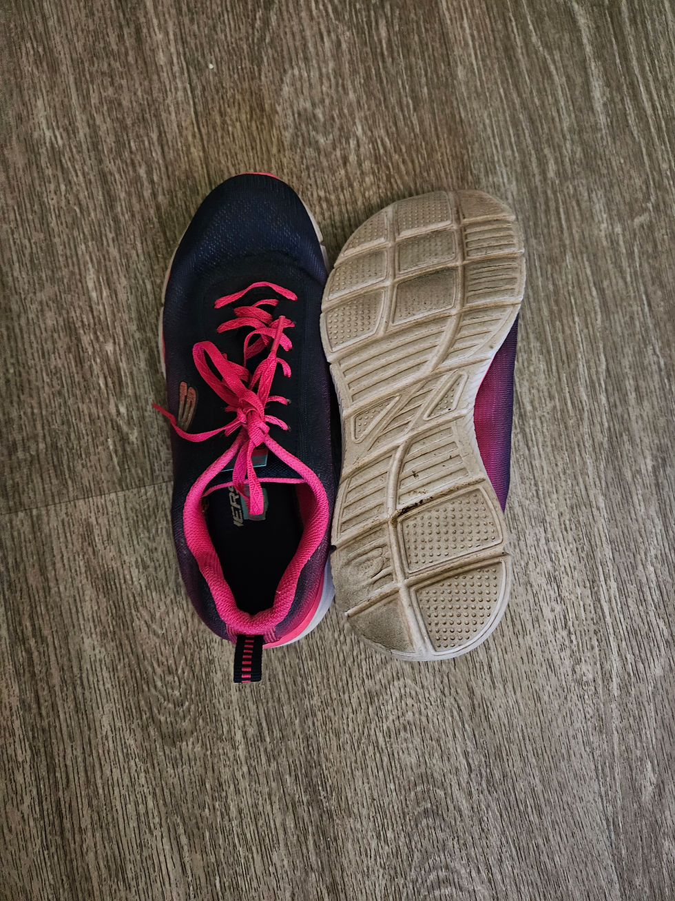 Thumbnail: Skechers Memory Foam Trainers UK Size 5