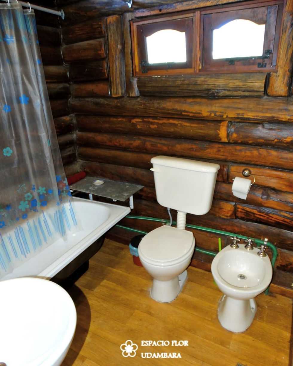 Baños planta baja y alta bungalow