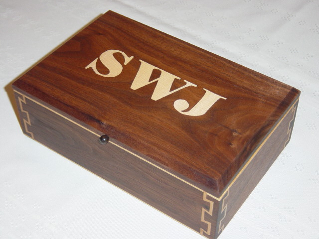 domino box, walmut sams 9885.jpg