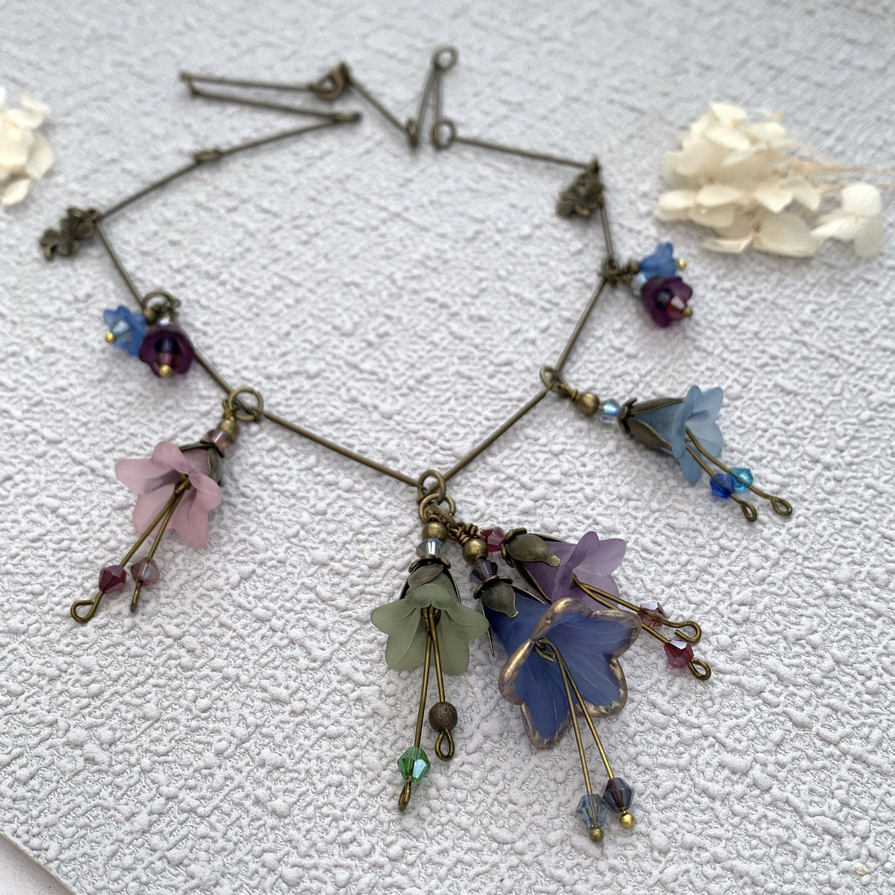 Art Nouveau Vintage Style Pastel Lucite and Bronze Necklace Set