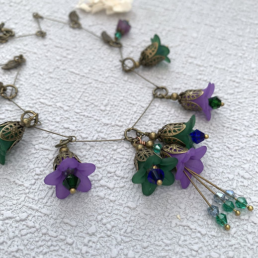 Vintage style lucite necklace and earringns