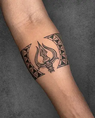 Armband tattoo at aliens tattoo