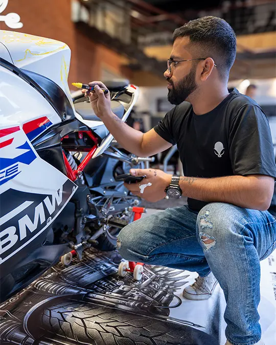 Sumittank painting BMW Bike