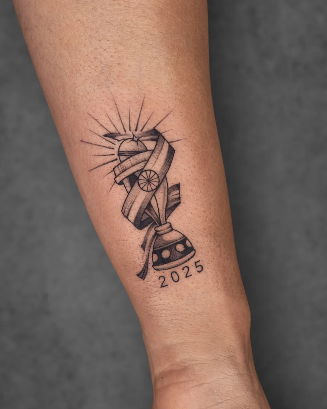 World Cup trophy tattoo 2025 on Smriti Mandhana’s arm – Aliens Tattoo