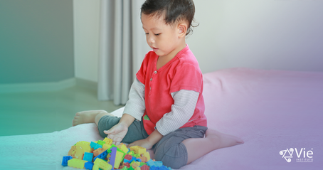 O sentar em W é realmente prejudicial para o desenvolvimento da criança?