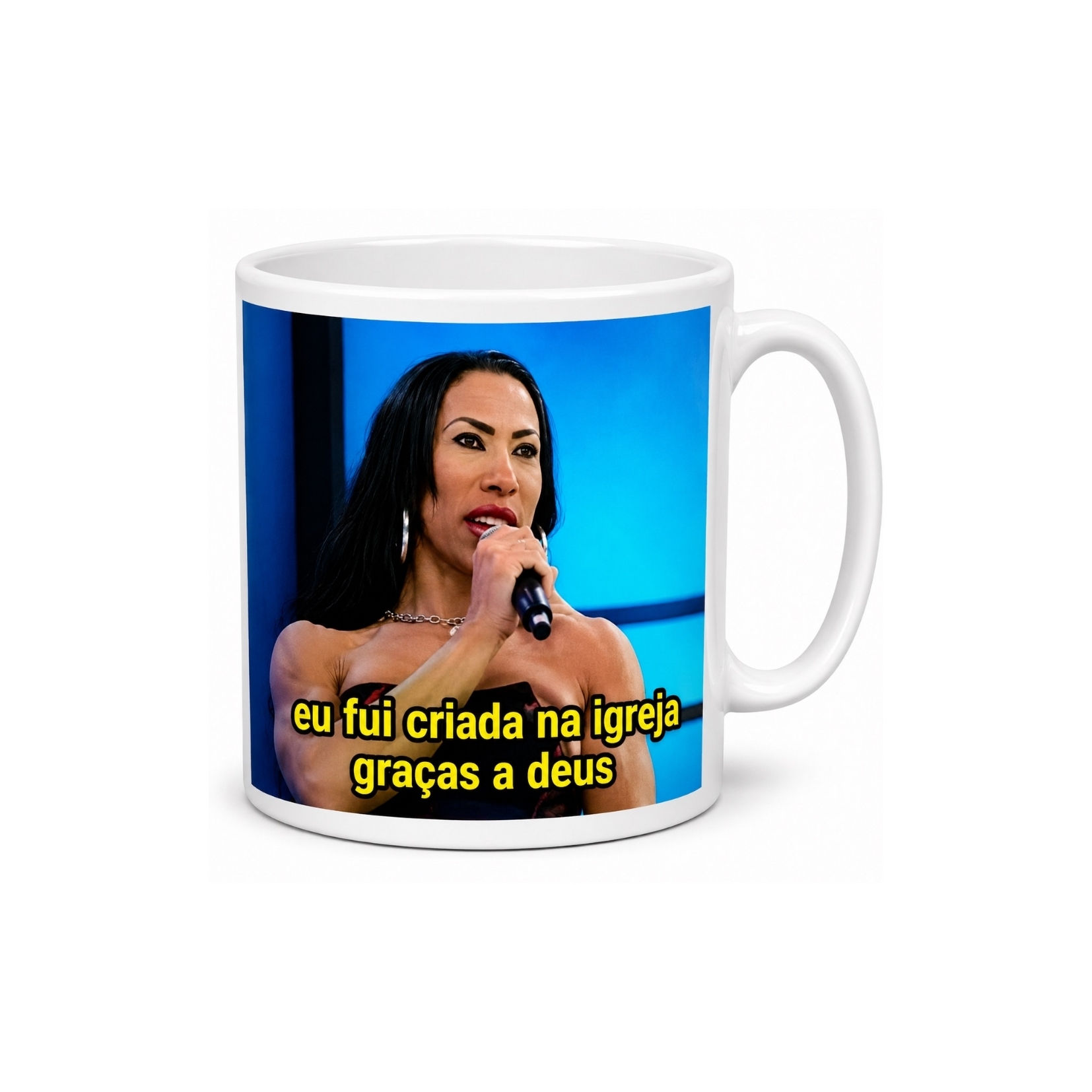 Caneca Meme "Eu fui criada na igreja"
