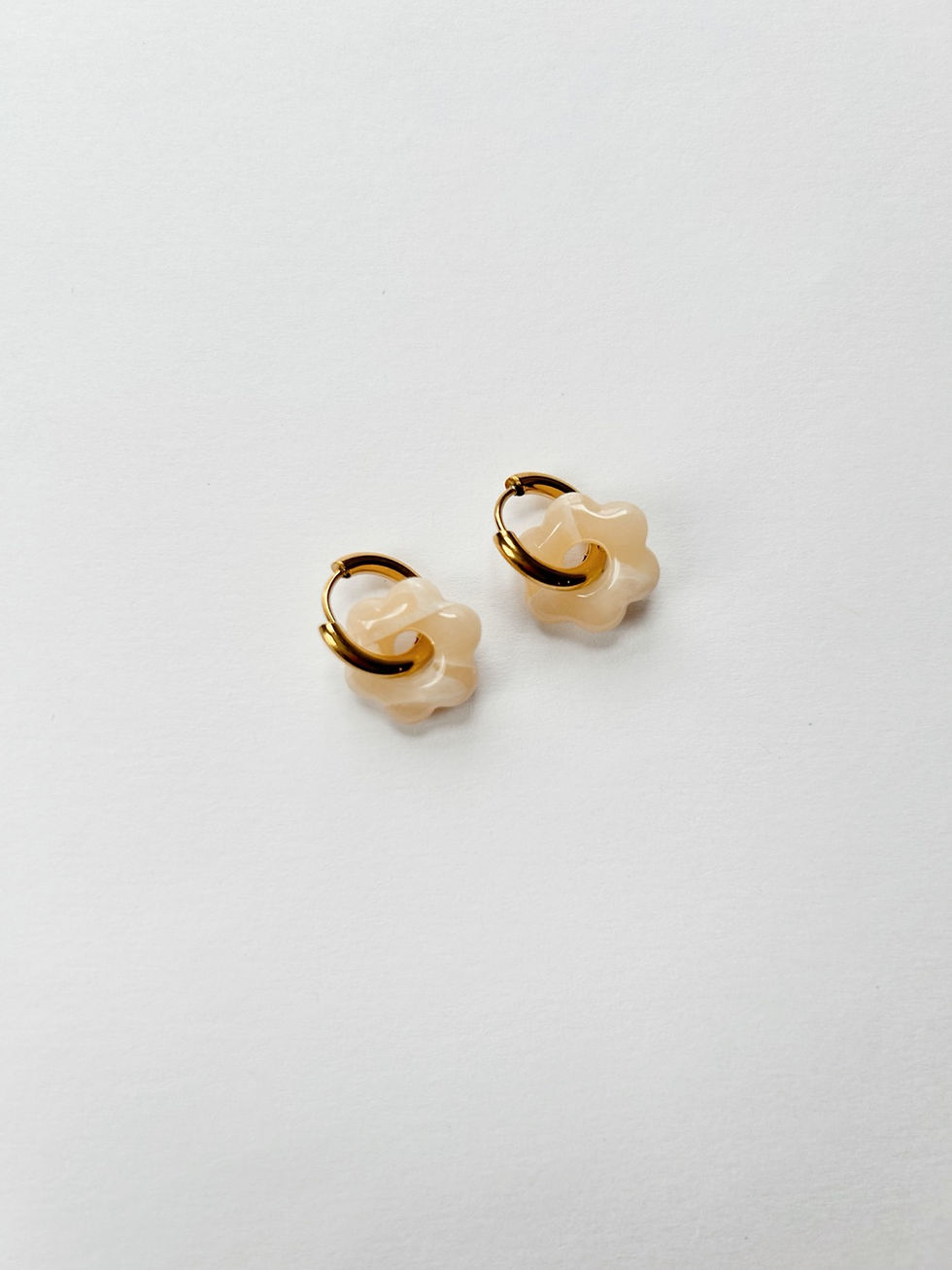 Thumbnail: Daisy Huggie Hoop in Marble 