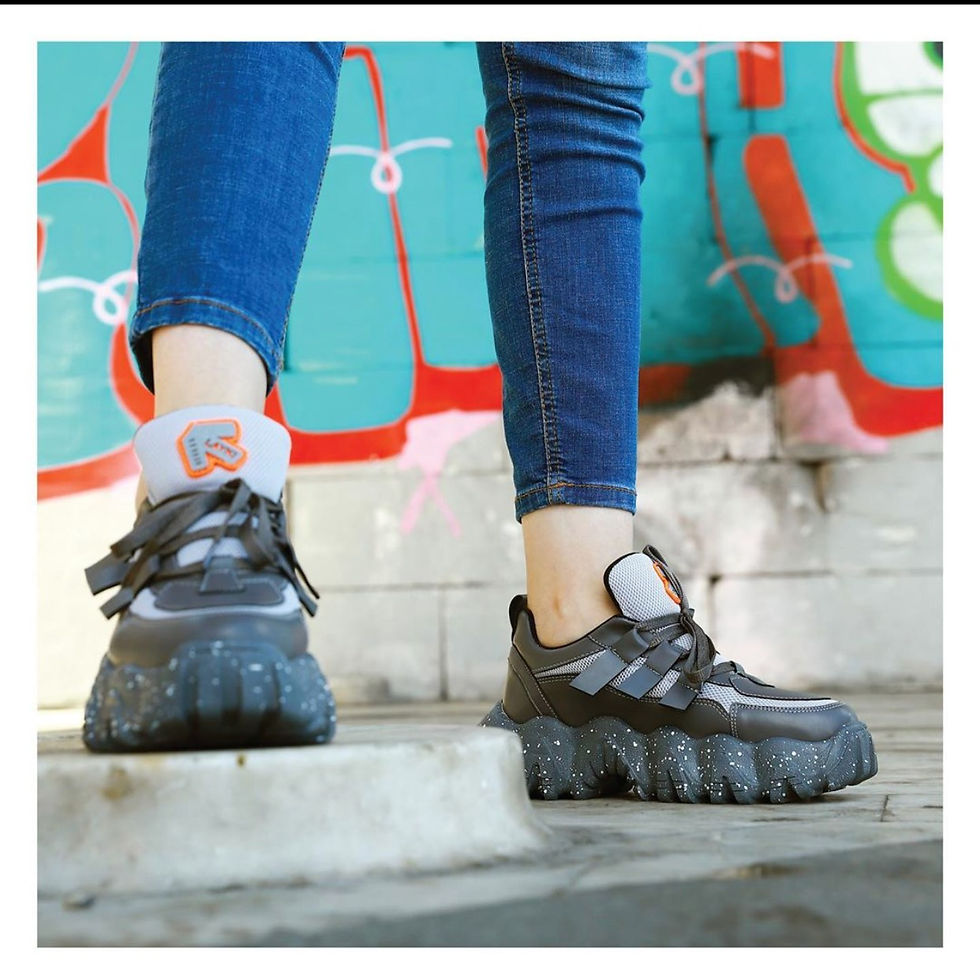 Thumbnail: Layki's Sneaker