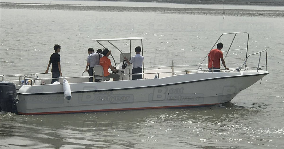 Thumbnail: Large Center Console Fishing Boat 1050