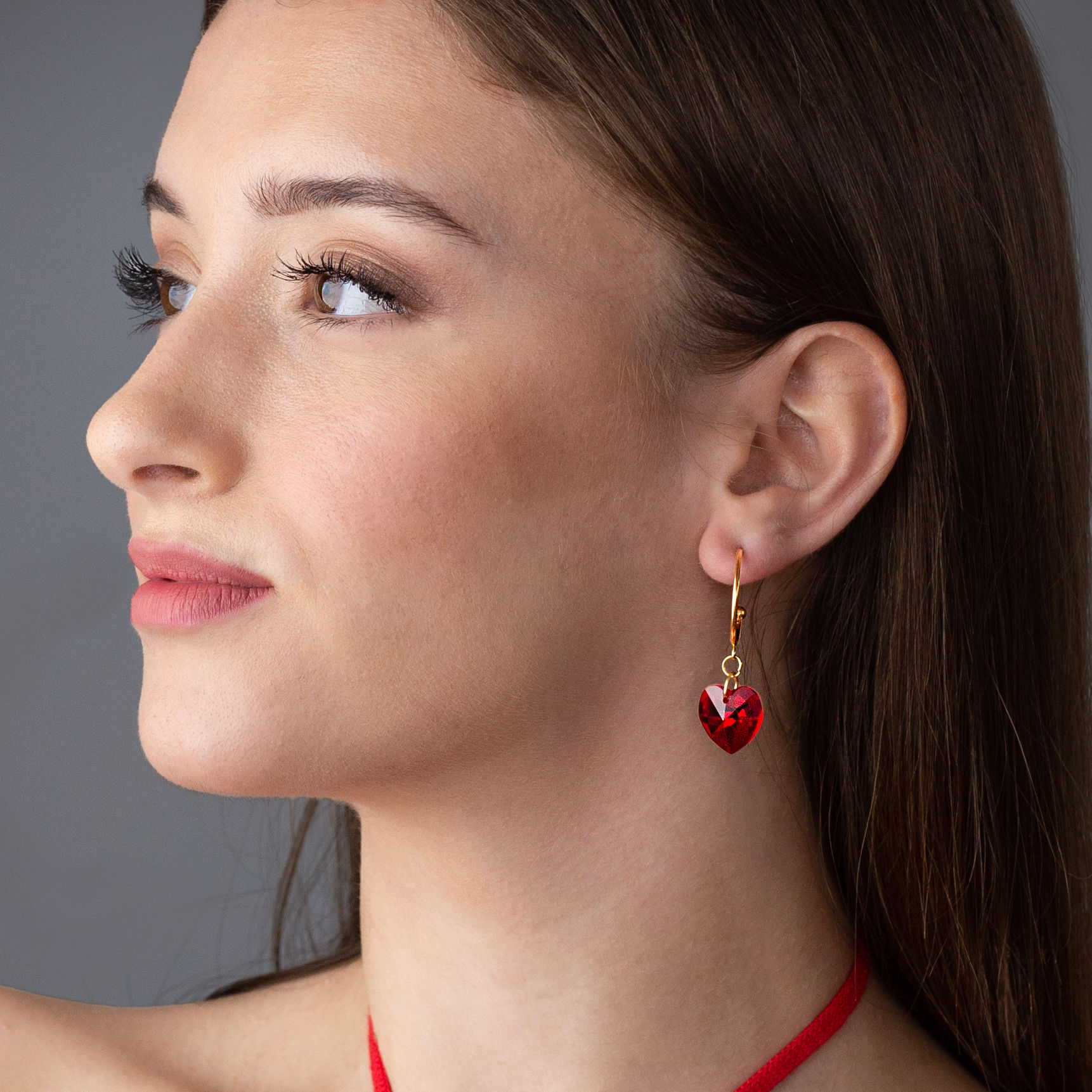 עגילי אהובי - עגילי חישוק וקריסטל לב אדום