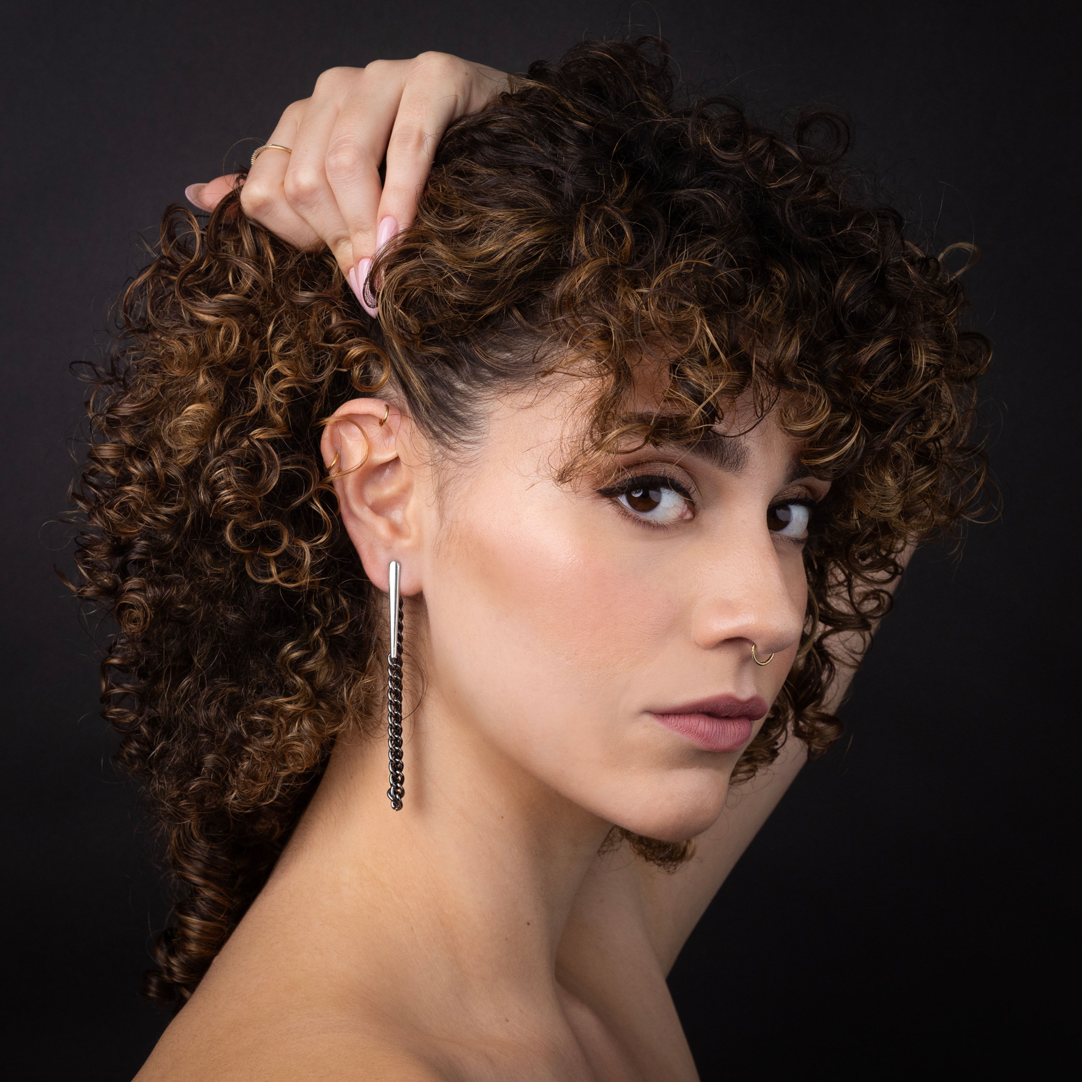 עגילי קרן - עגילים בשילוב כסוף ואפור