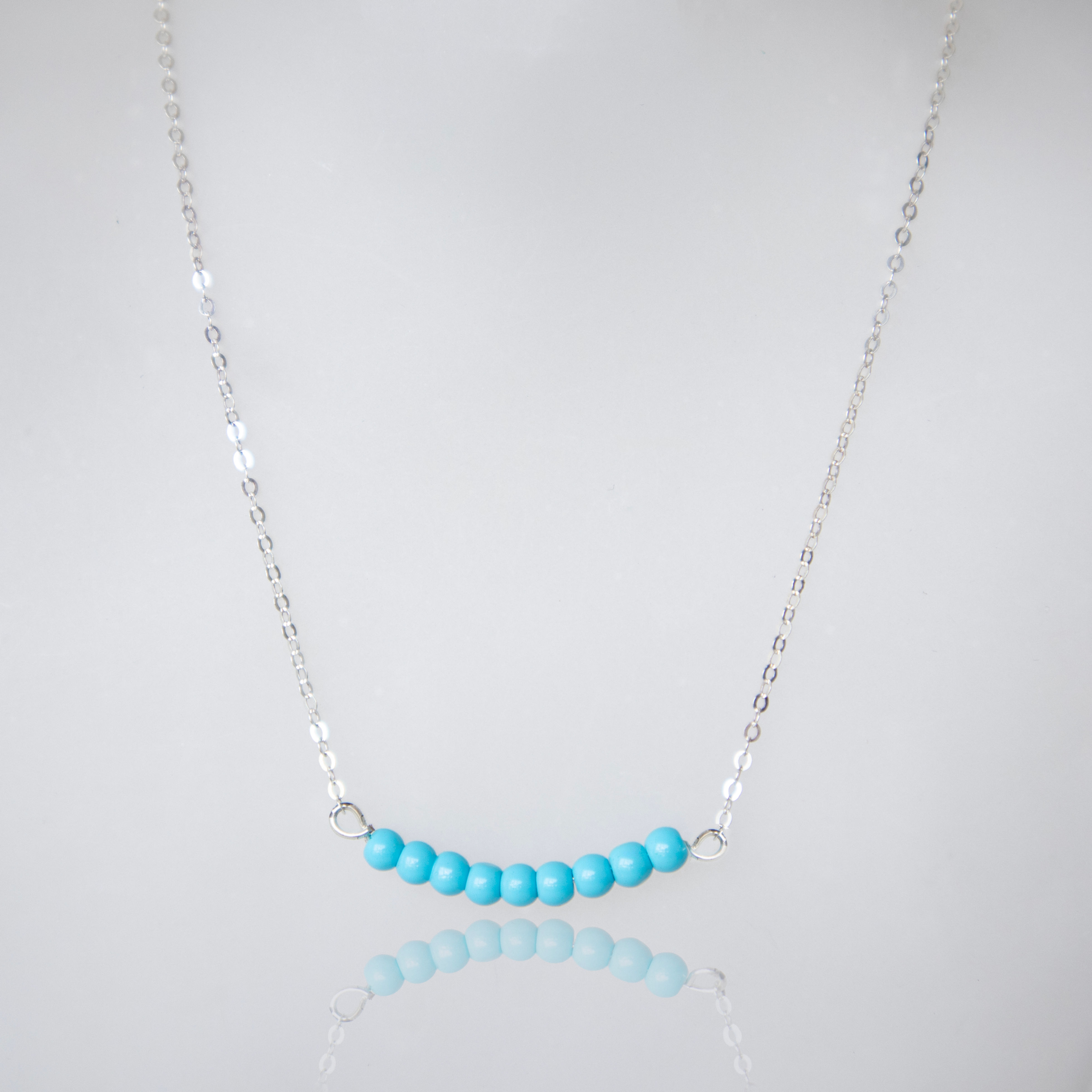 ״שרשרת כסף עם חרוזים כחולים ״אדווה | By Magoo