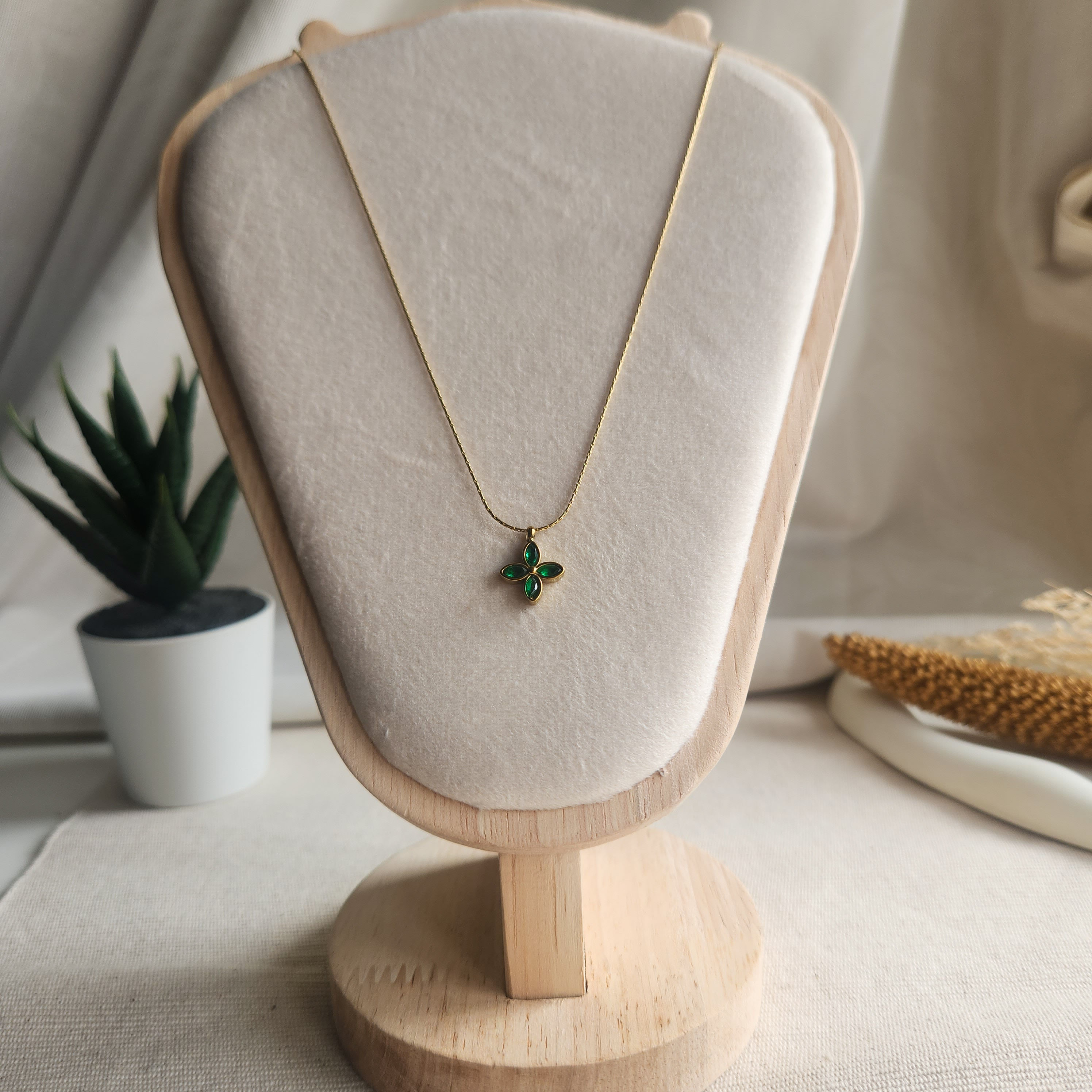Green flower pendant
