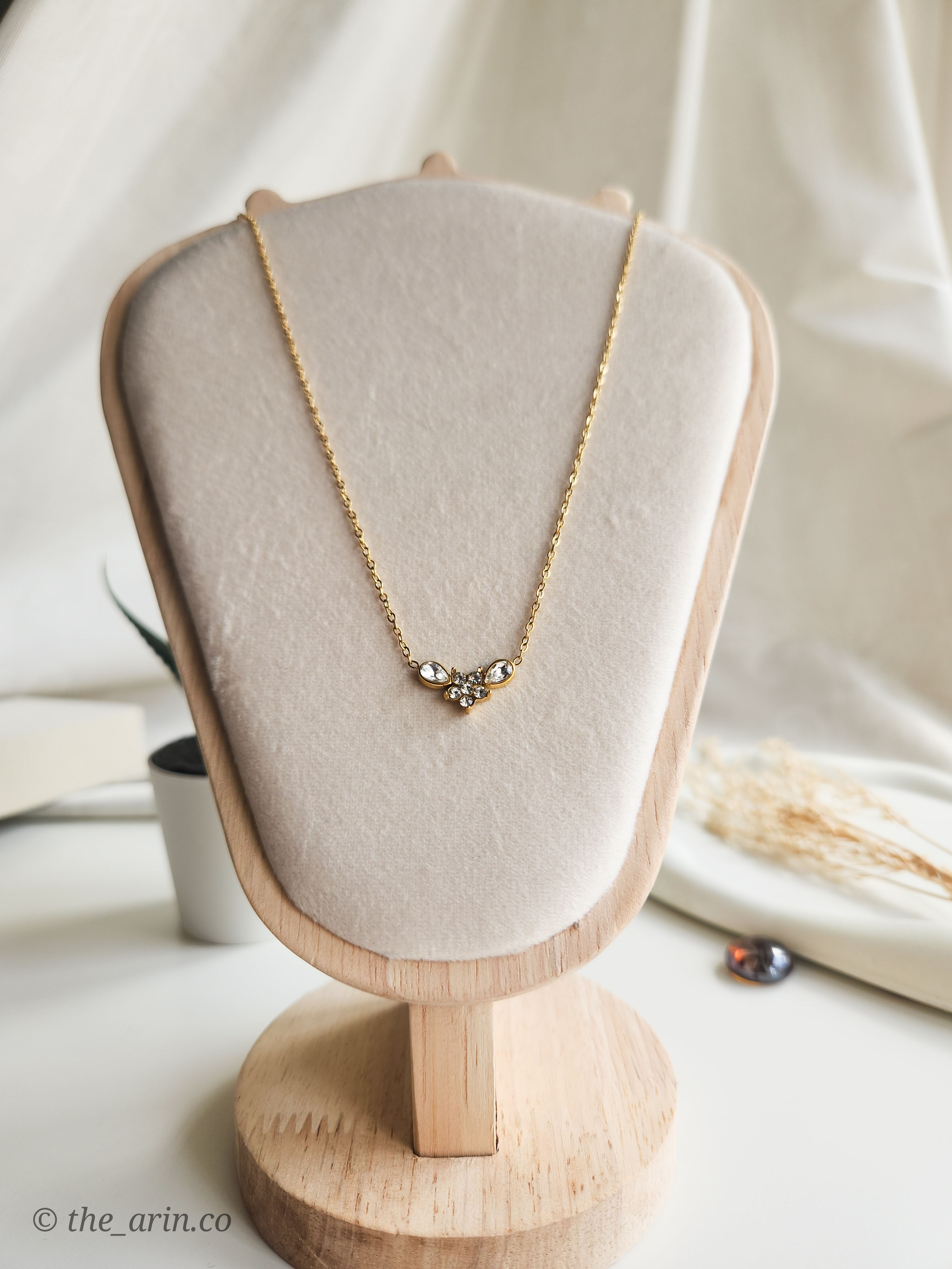 White stone flower pendant