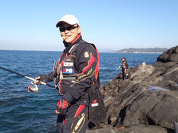 富浦マスマ島本島にて富田さん！