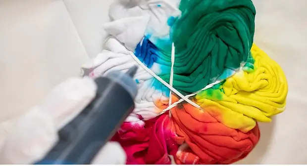 tie-dye-process.webp