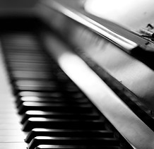 Piano B & W
