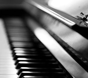 Piano B & W