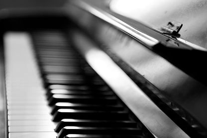 Фортепиано B & W