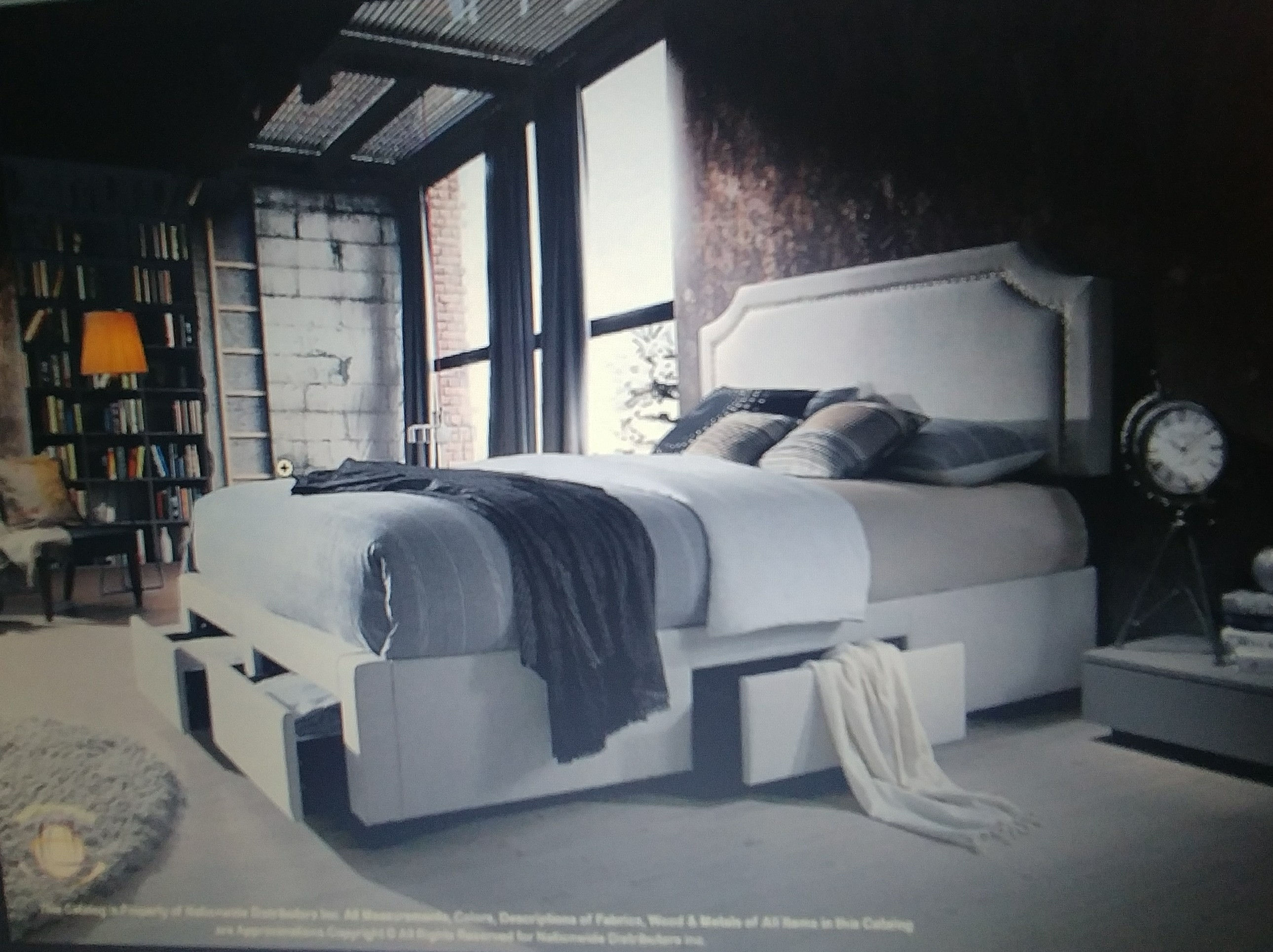 B221 (King Bed)