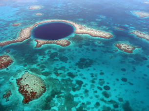 מראות מופלאים ומדאיגים: מה שמצאו חוקרים בתחתית "החור הכחול הגדול"