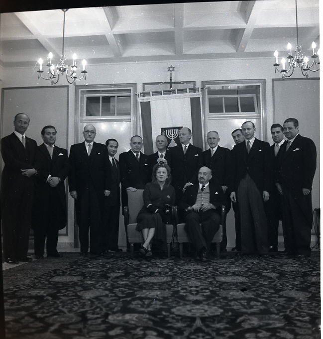 חגיגות יום הולדתו ה-75 של ויצמן בלשכתו בקריה, 1949