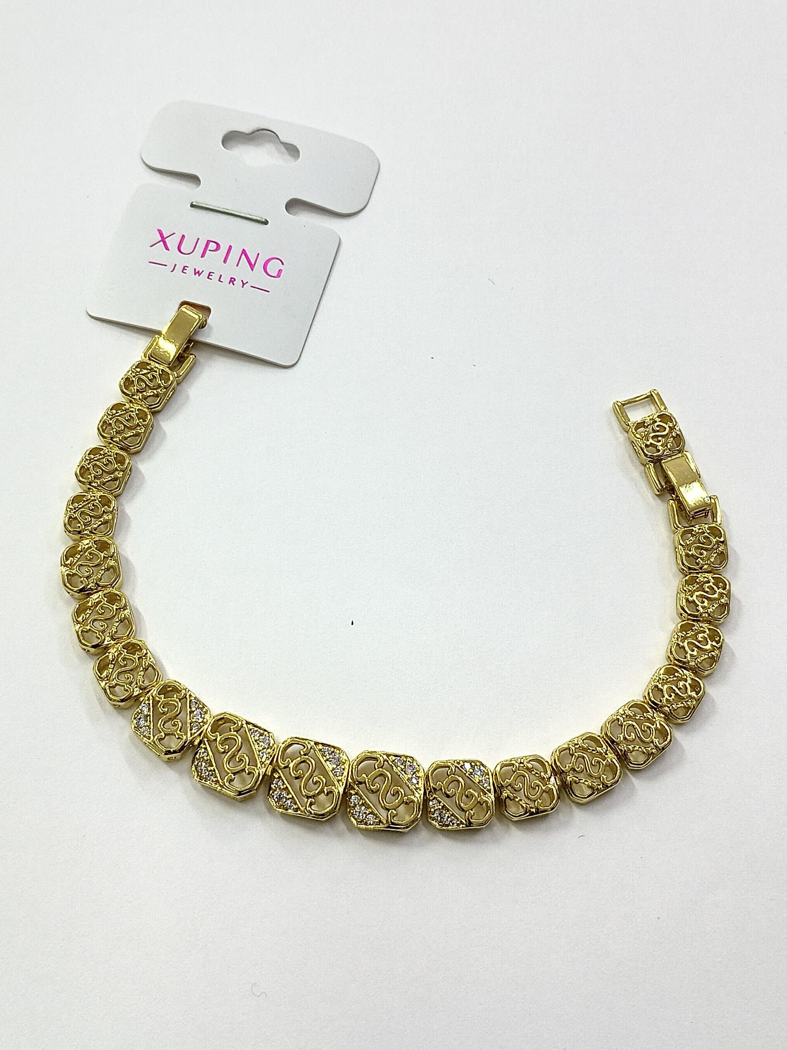 Geometrik Aura: Kare Panel ve Kristal Köşe Detaylı Tasarım Bileklik