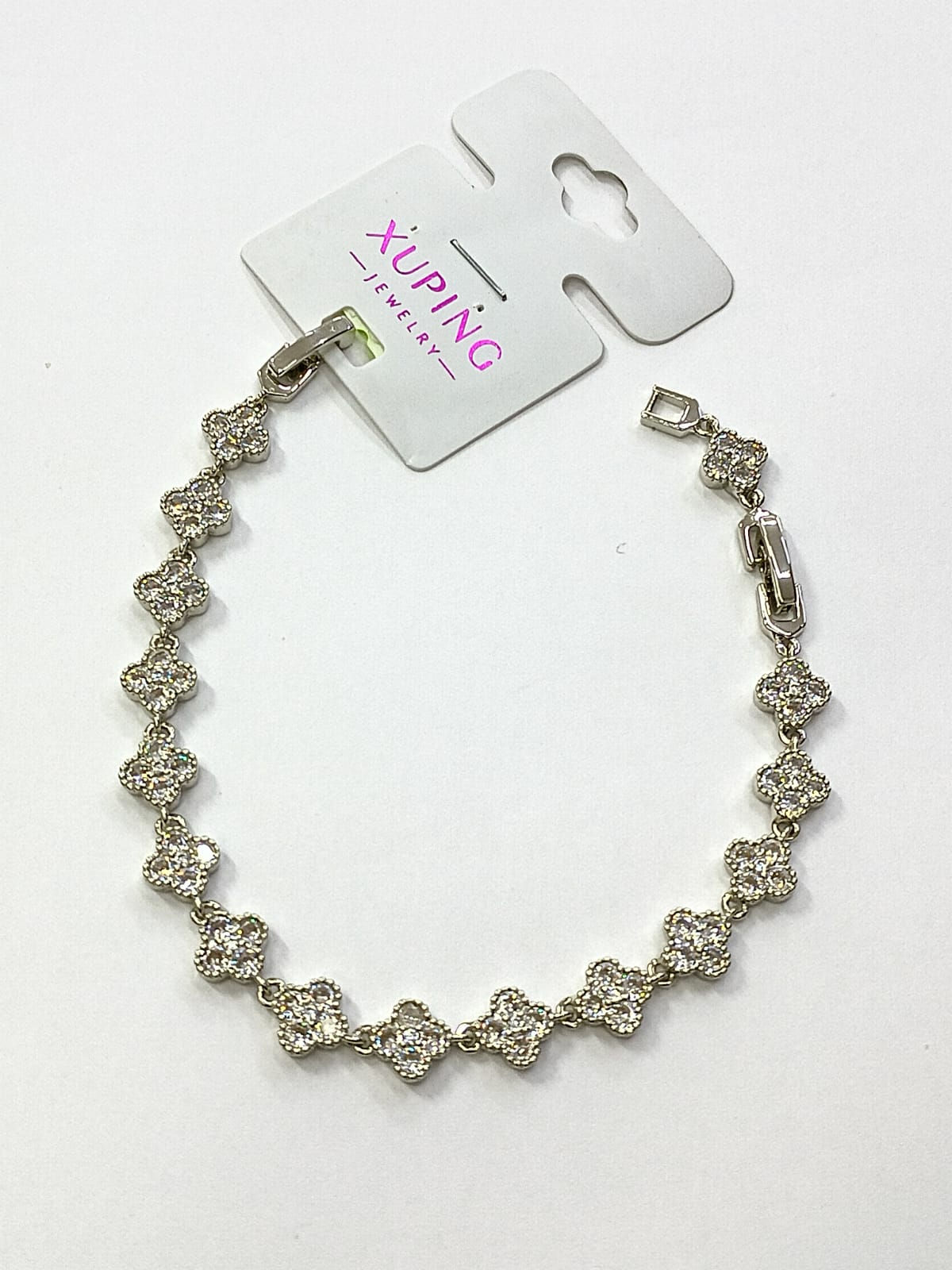 Şansın Işıltısı: Mikro Zirkon Taşlı Yonca Geçişli Premium Silver Bileklik