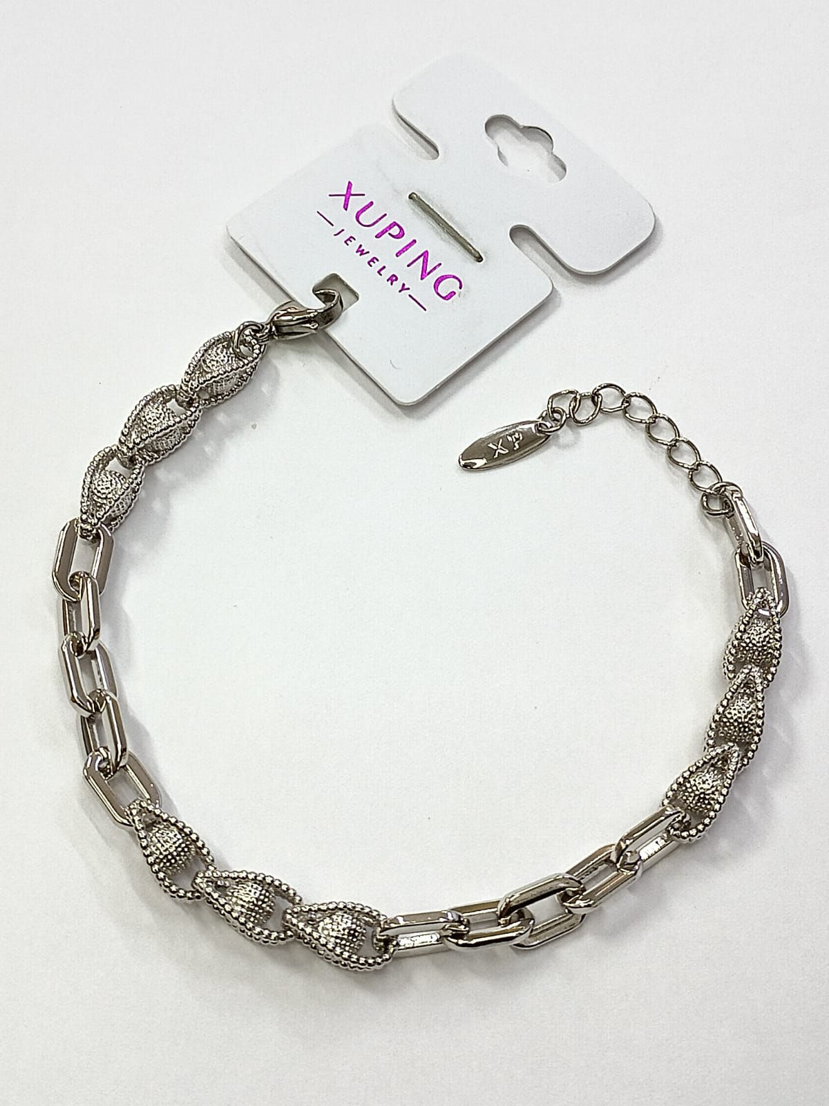 Modern Zanaat: Grenli Damla Motifleri ve Parlak Ataş Halkaların Uyumu Bileklik