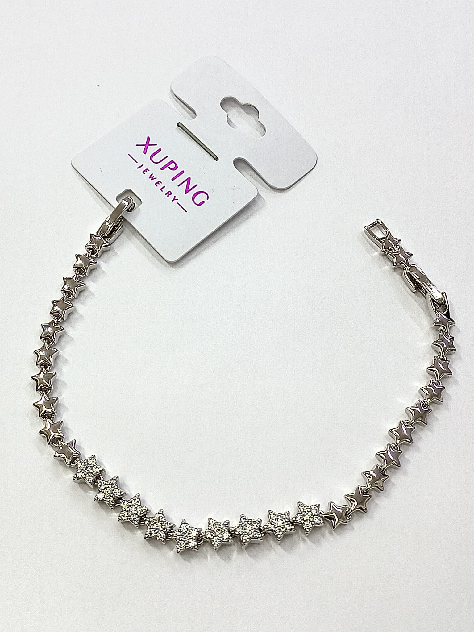 Yıldız Şöleni: Mikro Zirkon Taş Detaylı Çoklu Yıldız Figürlü Premium Bileklik