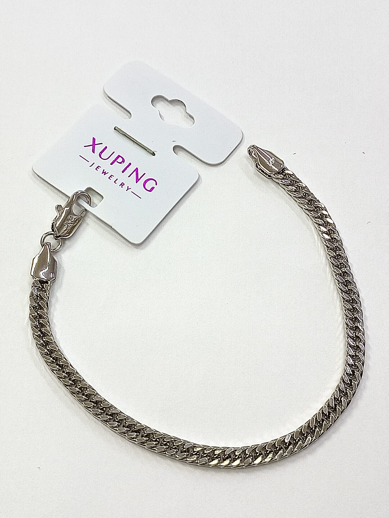 Zarif Karizma: Yüksek Parlaklık ve İnce Formlu Klasik Silver Bileklik