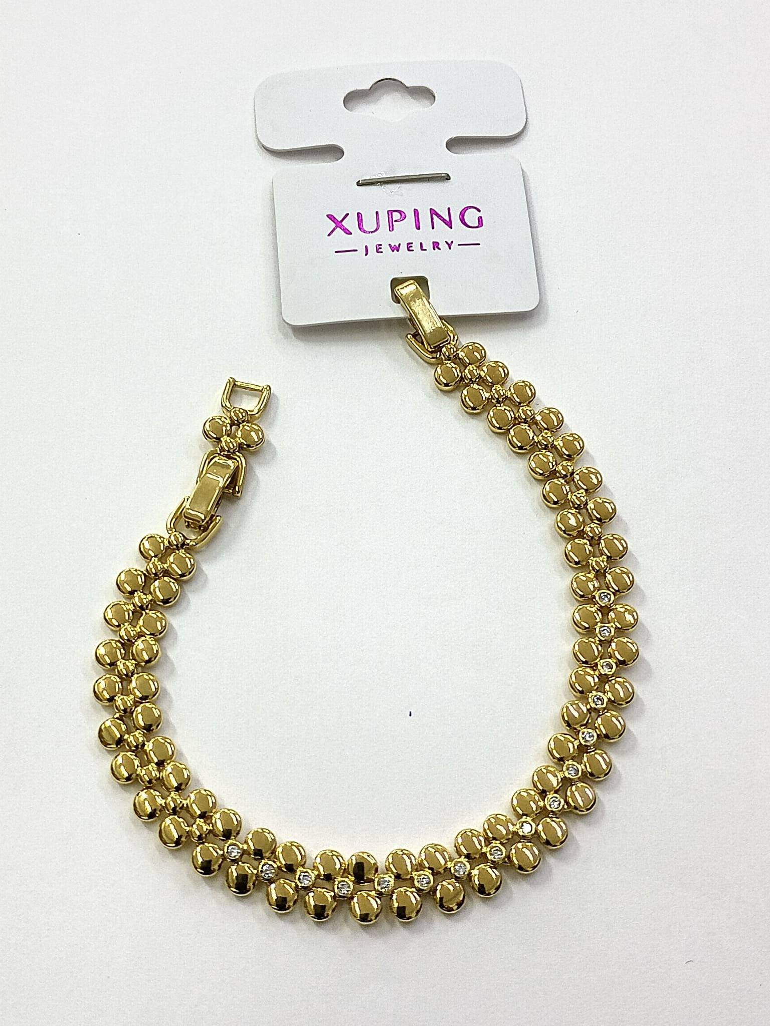 Minimalist Ritim: Üçlü Sıralı Disk ve Kristal Dokunuşlu Tasarım