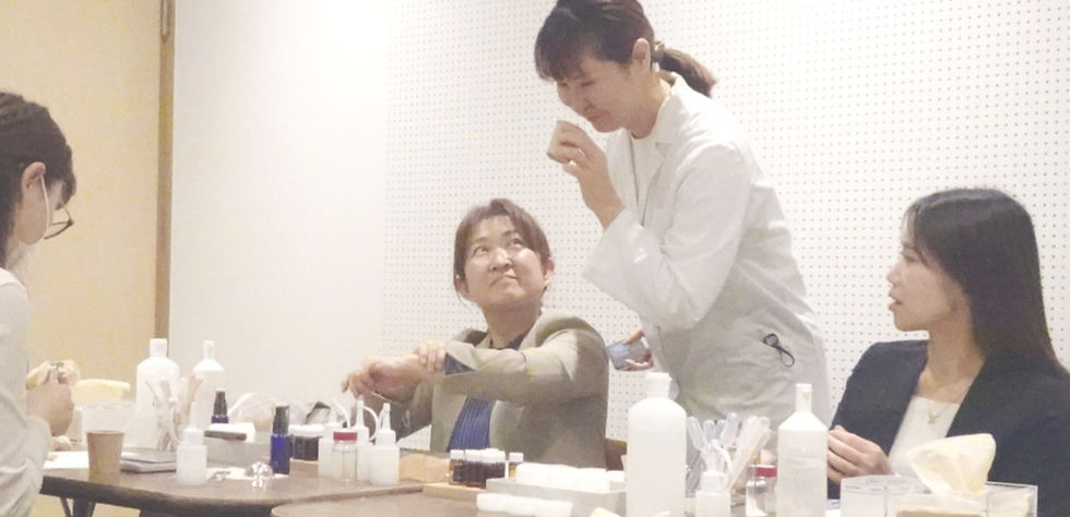 【クラスのヒトコマ】「これって何が入ってるの?」全成分表示から始まる、自分にやさしいコスメ作り✦