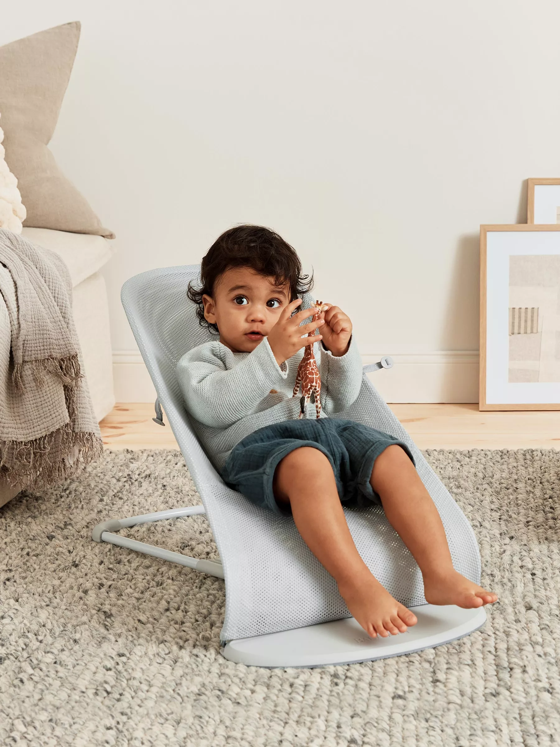 a.storyblok.webp babybiorn-palermo-studer-studer kids.web -sdraietta-balance.webp-bambino.