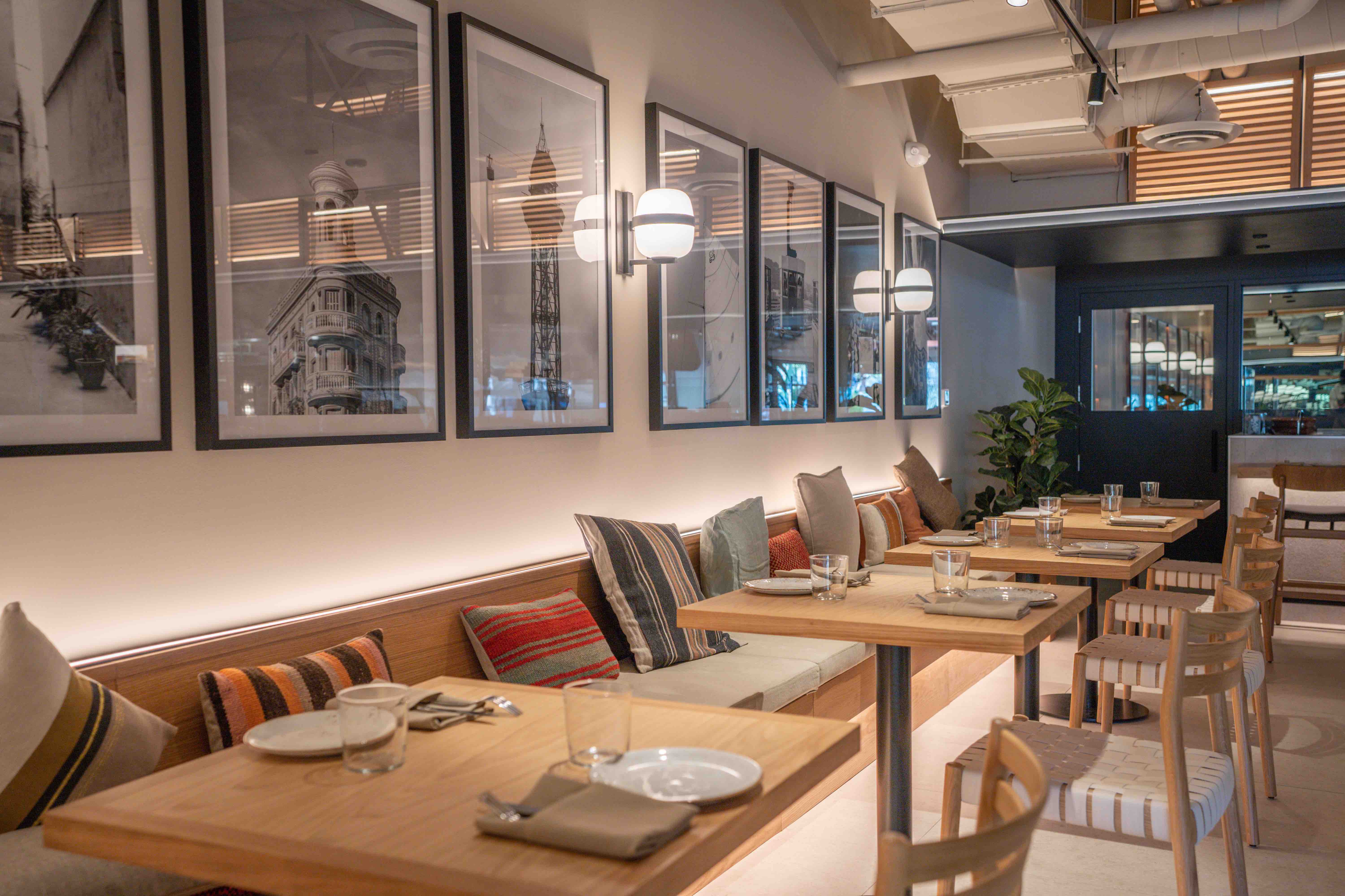 Main dining room interior at Telefèric Barcelona Los Gatos