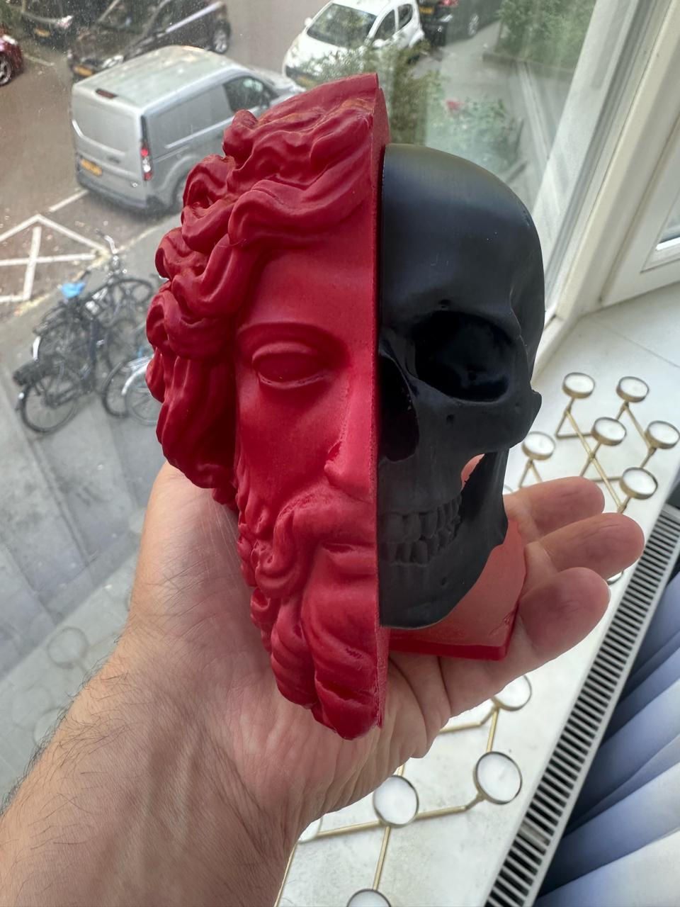 Thumbnail: Zeus Sliced View , Skull
