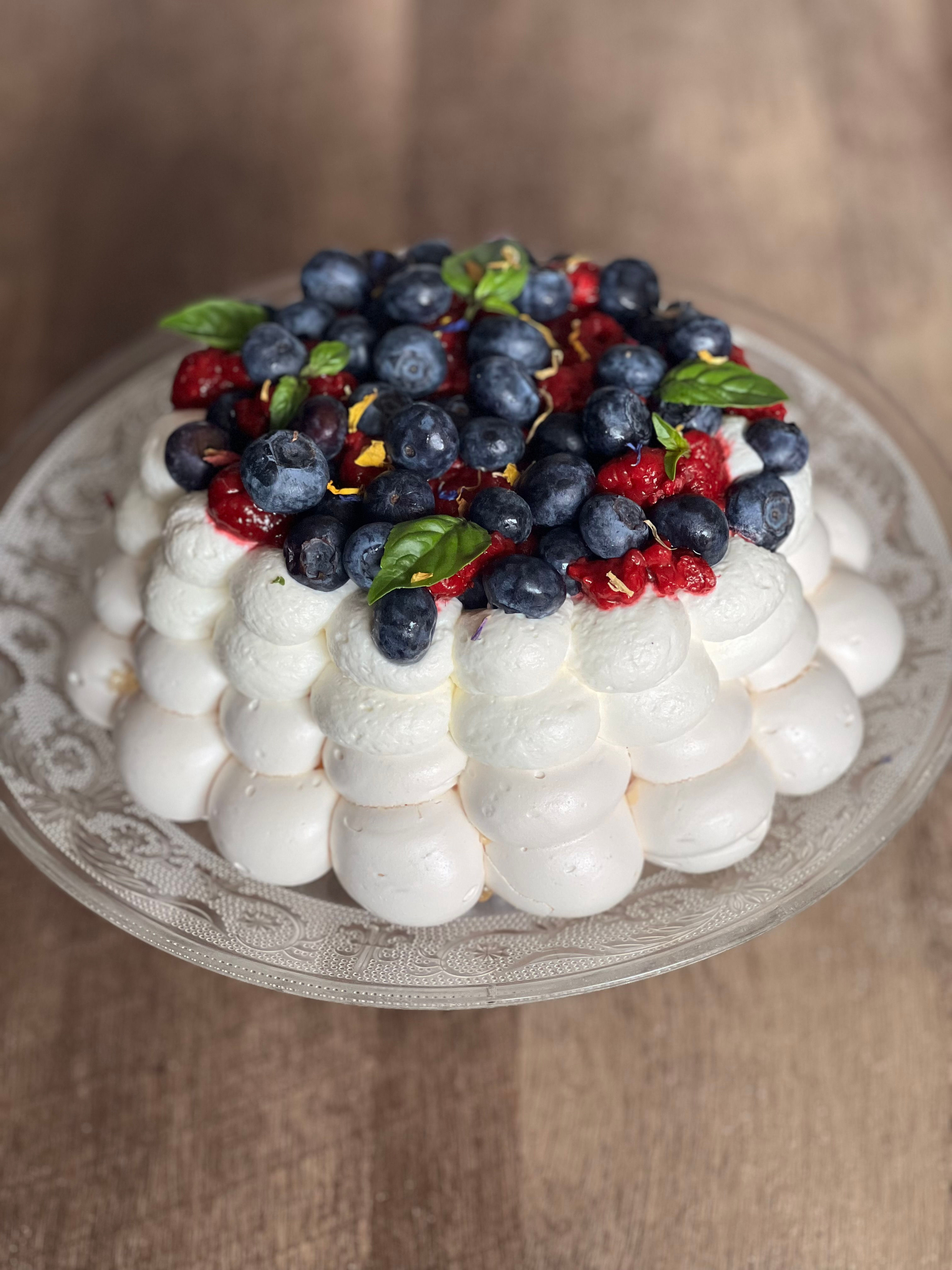 Pavlova De Saison - Myrtille, Framboise, Basilic ( 8 personnes )