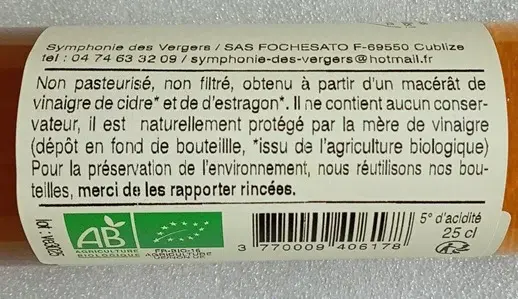 Miniaturbild: Bouteille de vinaigre de cidre à l'estragon - Gros plan sur l'étiquette de coté