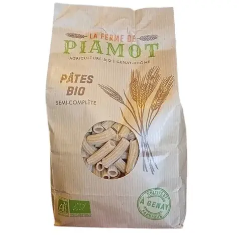 Sachet de 500g de Macaroni semi complètes sur fond blanc