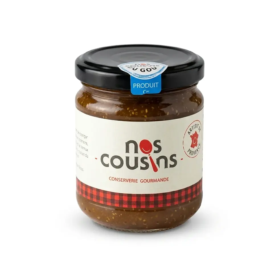 Pot de confiture de figues de la conserverie Nos Cousins sur fond blanc
