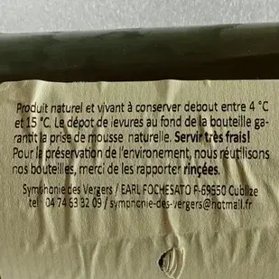 Miniature : Gros plan sur l'étiquette d'informations d'une bouteille de cidre doux