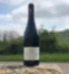 Bouteille de Chiroubles sur fond campagnard