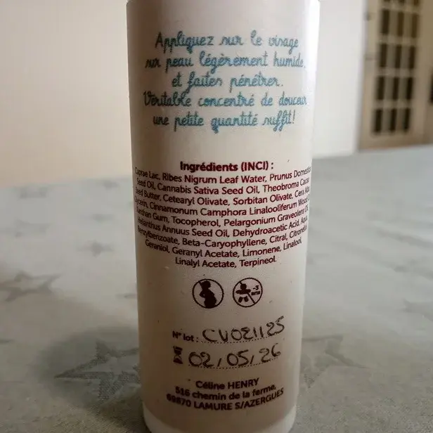 Face arrière de la crème visage
