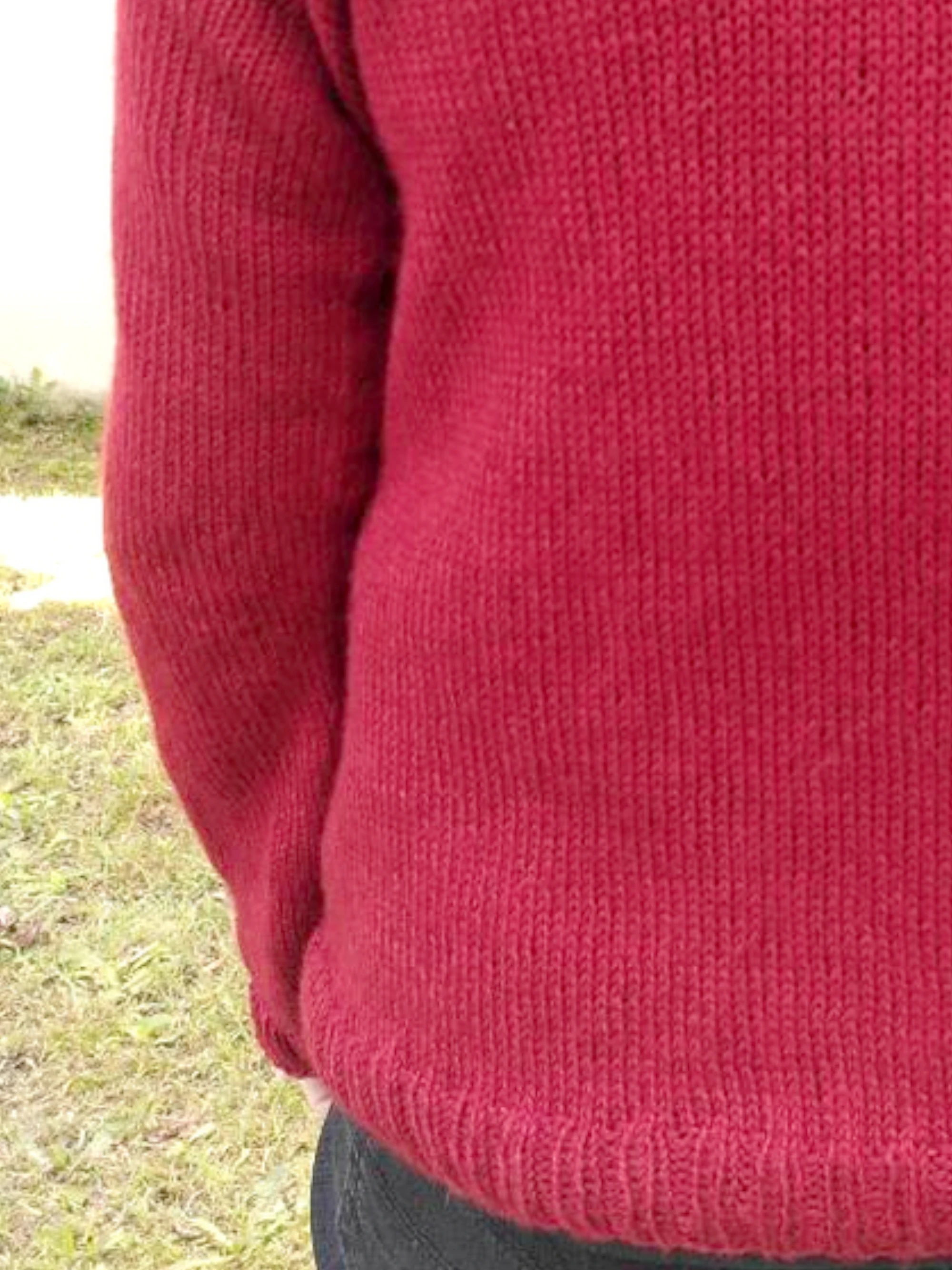 Le Pull Fétiche de Paule, un modèle de tricot élégant coloris rouge