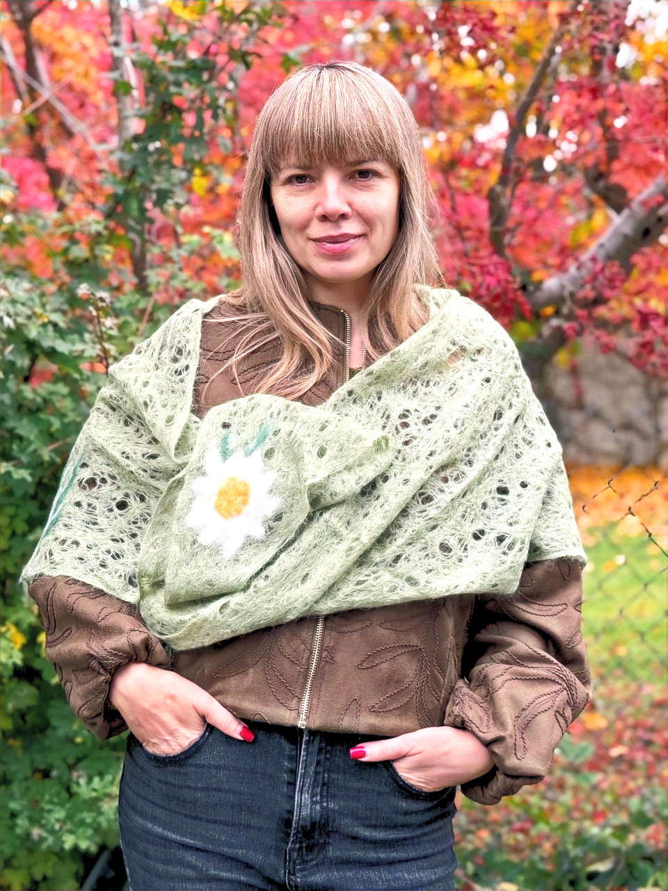 Miniature : Light green triangle mohair scarf with felted Edelweiss flowers frontside view
